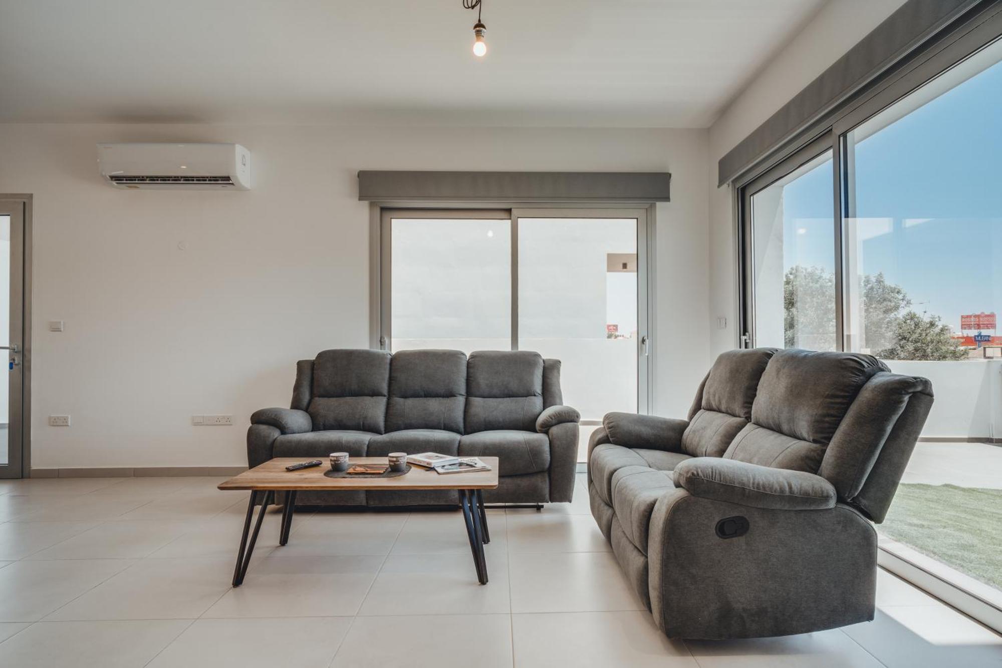 In Style In Modern 3 Bedroom Near Nissi & Square * Ajia Napa